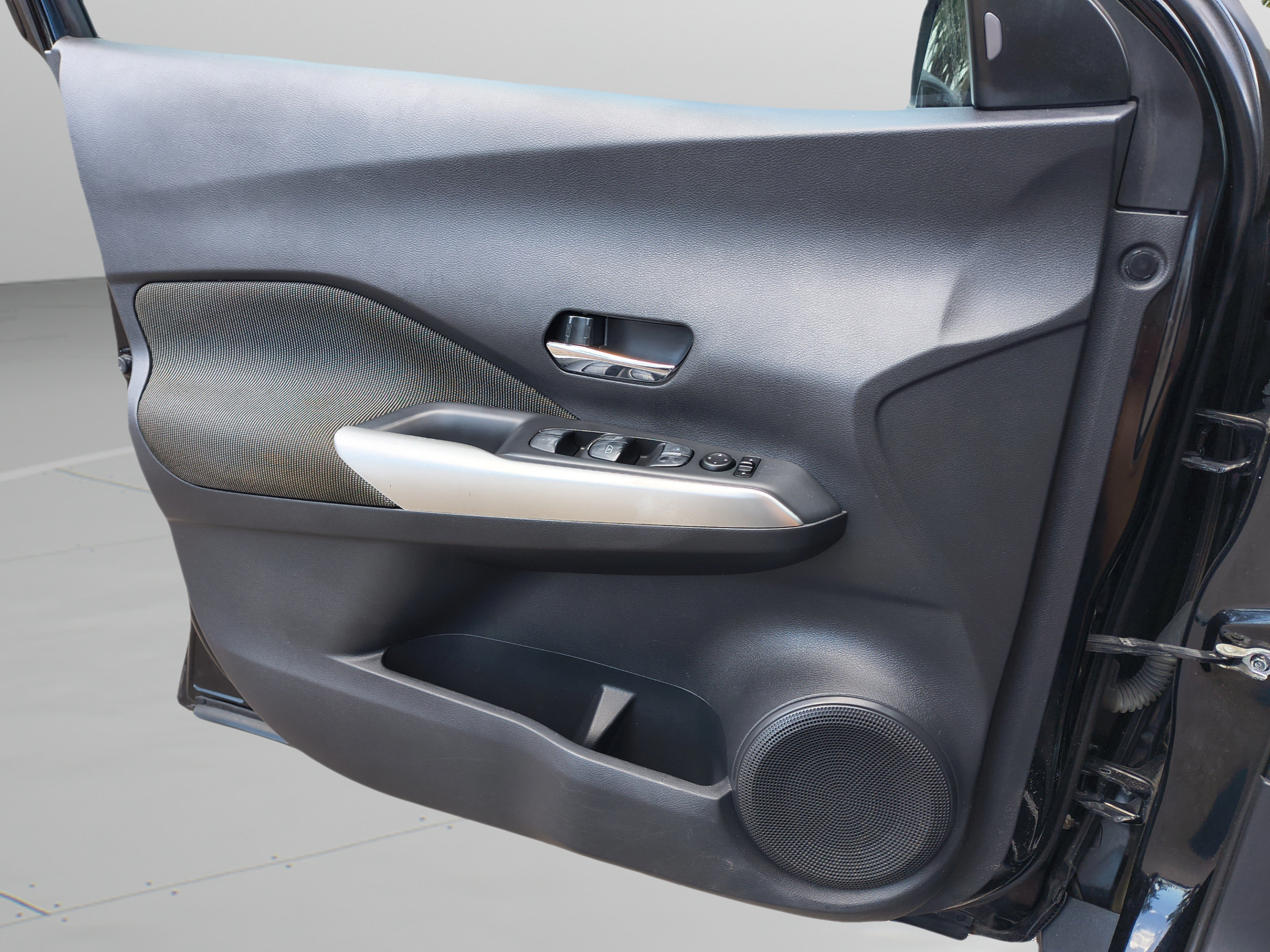 Used 2019 Nissan Kicks SV FWD image 22