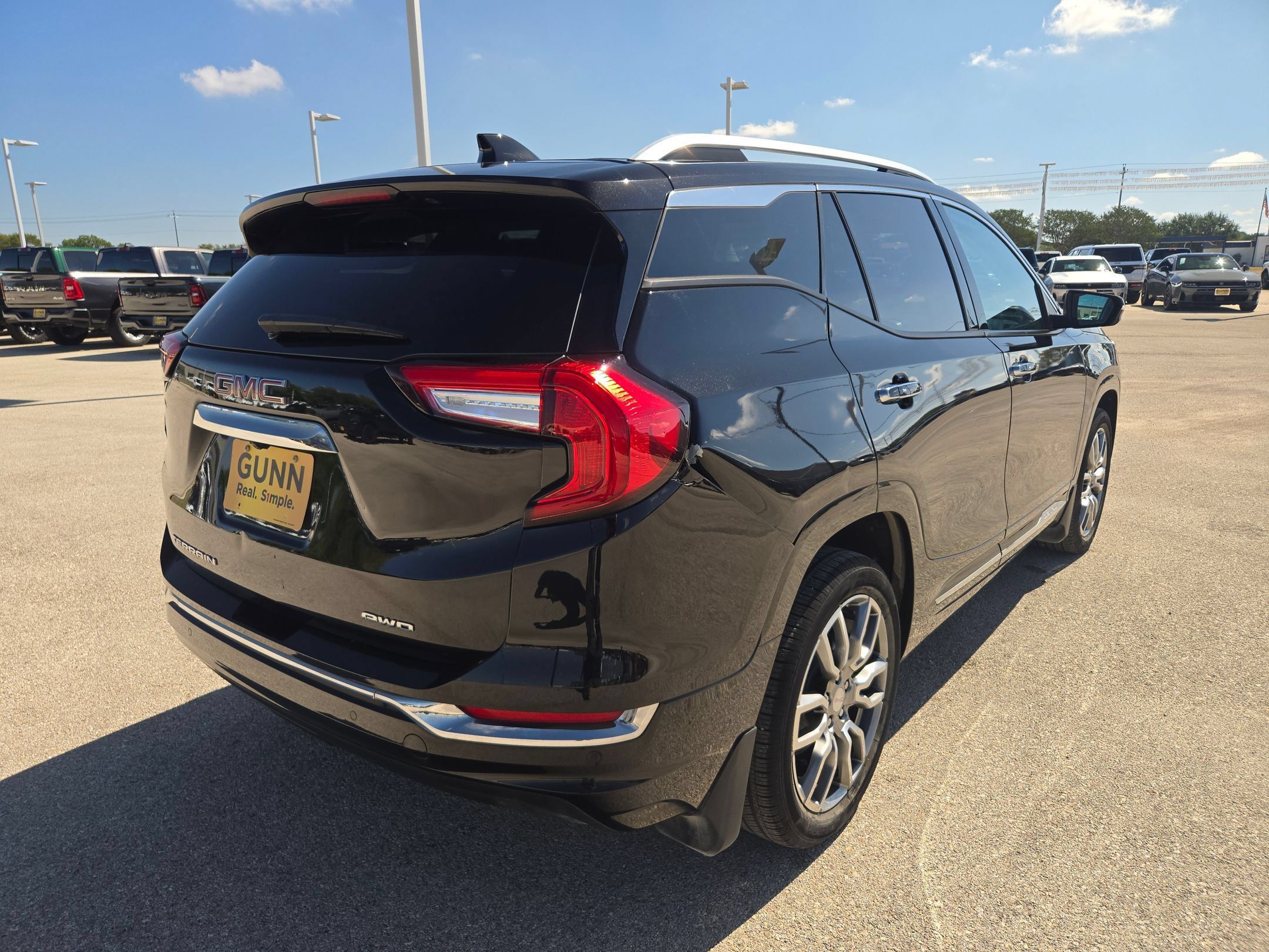 Used 2023 GMC Terrain Denali AWD/4WD image 3