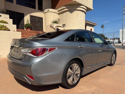 Used 2015 Hyundai Sonata Limited w/ Option Group 02 FWD image 4