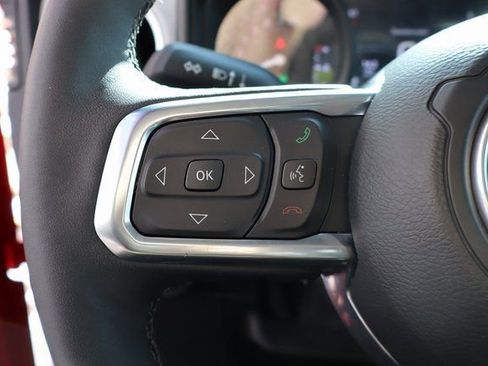 Used 2025 Jeep Wrangler Unlimited Sahara image 16