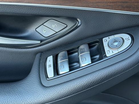 Used 2021 Mercedes-Benz GLC 300 4MATIC image 13