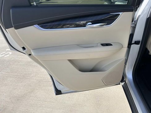 Used 2018 Cadillac XT5 FWD image 18
