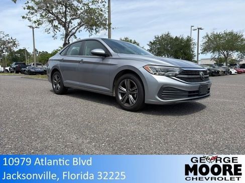 Used 2024 Volkswagen Jetta SE image 1