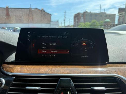 Used 2018 BMW 530i xDrive w/ Premium Package image 10