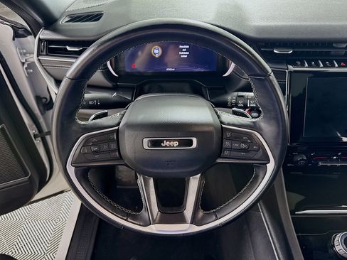 Used 2022 Jeep Grand Cherokee Altitude AWD/4WD image 15