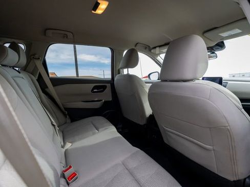 Used 2025 Nissan Rogue SV AWD/4WD image 19