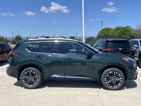 New 2026 Nissan Rogue Platinum AWD/4WD image 3