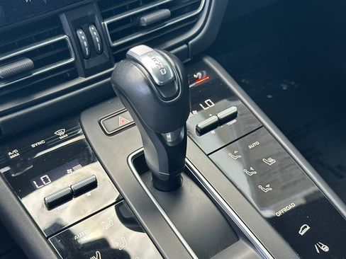 Certified 2023 Porsche Macan S AWD/4WD image 17
