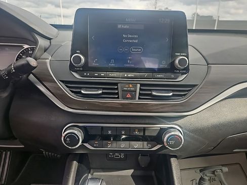 Used 2024 Nissan Altima 2.5 SV image 21