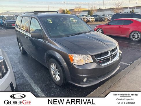 Used 2019 Dodge Grand Caravan SXT image 1