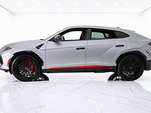 Used 2025 Lamborghini Urus SE AWD/4WD image 3