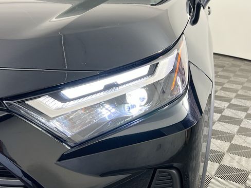 Used 2025 Toyota RAV4 XLE w/ Convenience Package FWD image 11