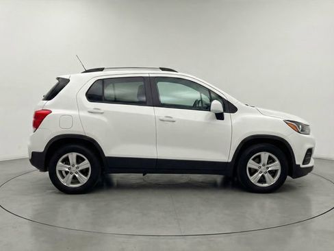 Certified 2022 Chevrolet Trax LT w/ LT Convenience Package image 8