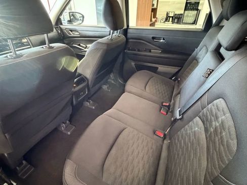 Used 2022 Nissan Pathfinder SV w/ SV Black Package image 11