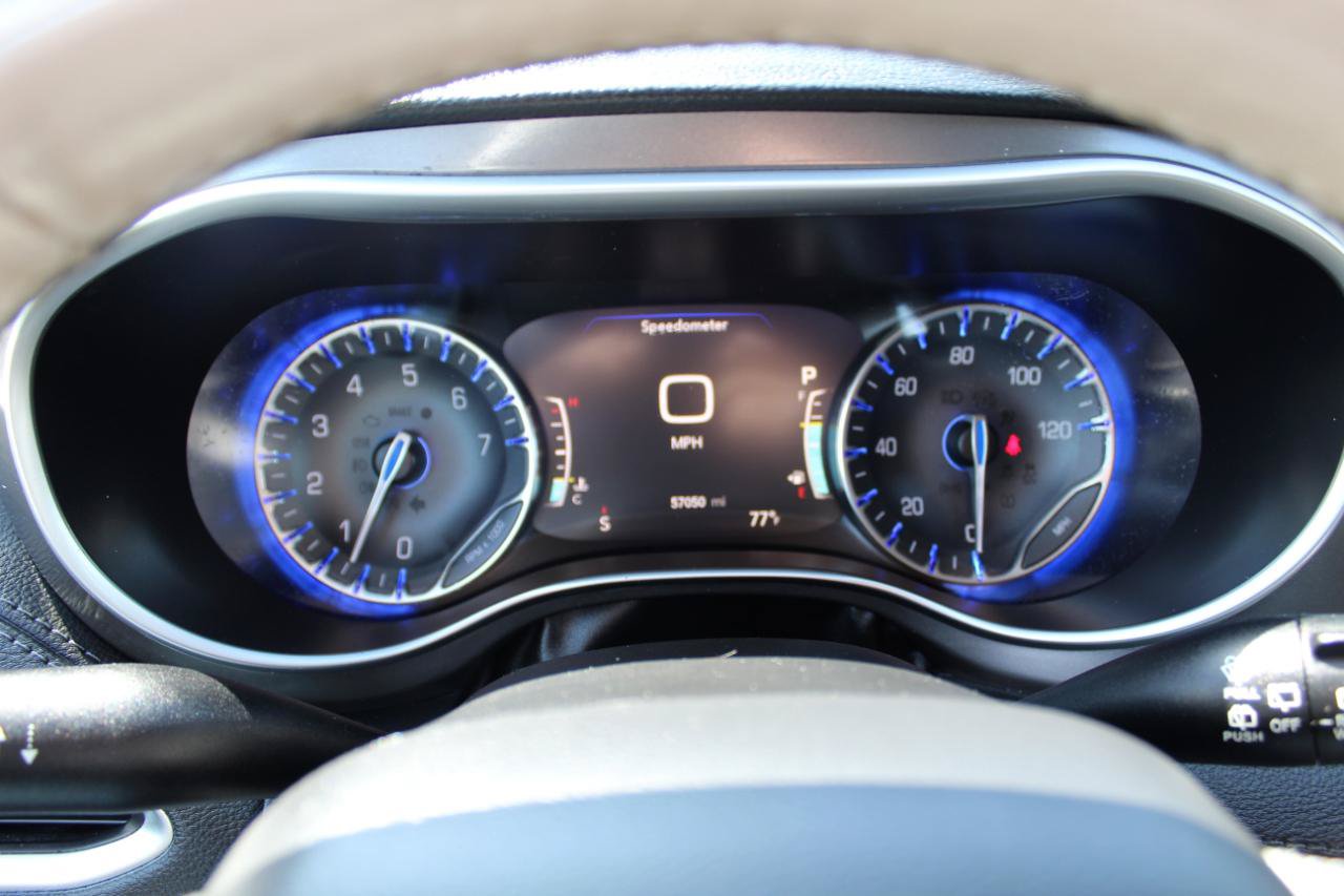 Used 2019 Chrysler Pacifica Limited FWD image 16
