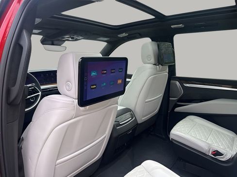 New 2026 Cadillac Escalade ESV Platinum Luxury w/ LPO, Floor Liner Package AWD/4WD image 22