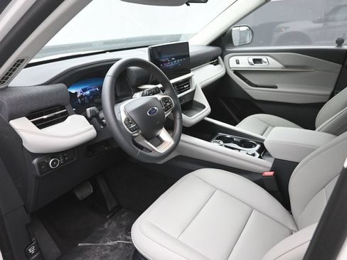 New 2026 Ford Explorer Active w/ Active Comfort Package RWD image 19