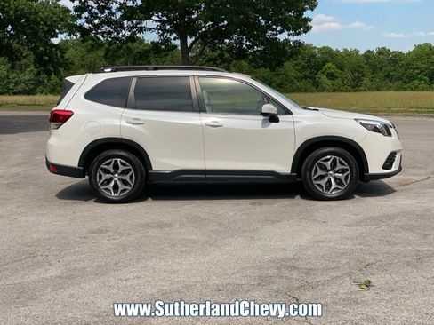Used 2023 Subaru Forester Premium AWD/4WD image 8