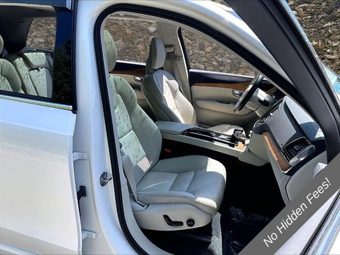 Used 2022 Volvo XC90 T6 Momentum AWD/4WD image 7