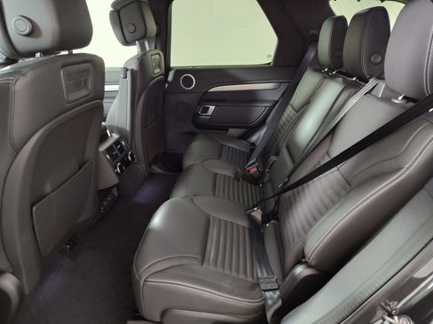 Used 2025 Land Rover Discovery Dynamic SE image 21