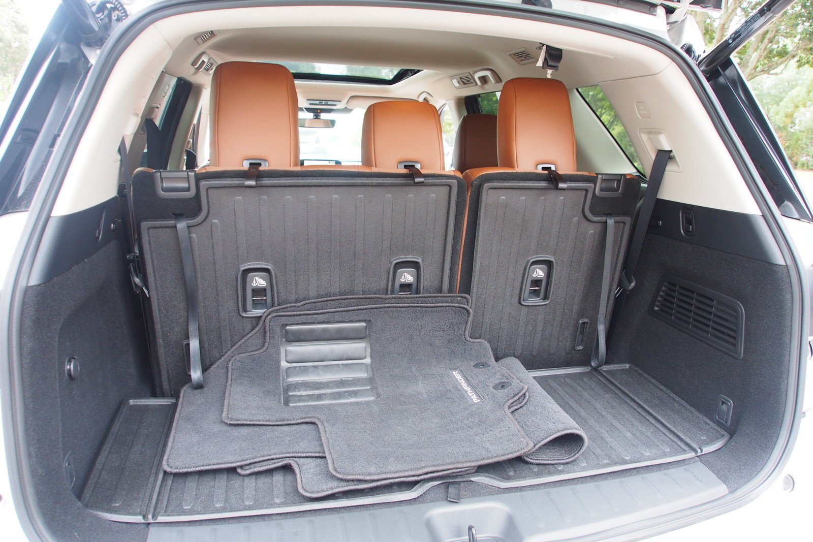 Used 2024 Nissan Pathfinder Platinum AWD/4WD image 18