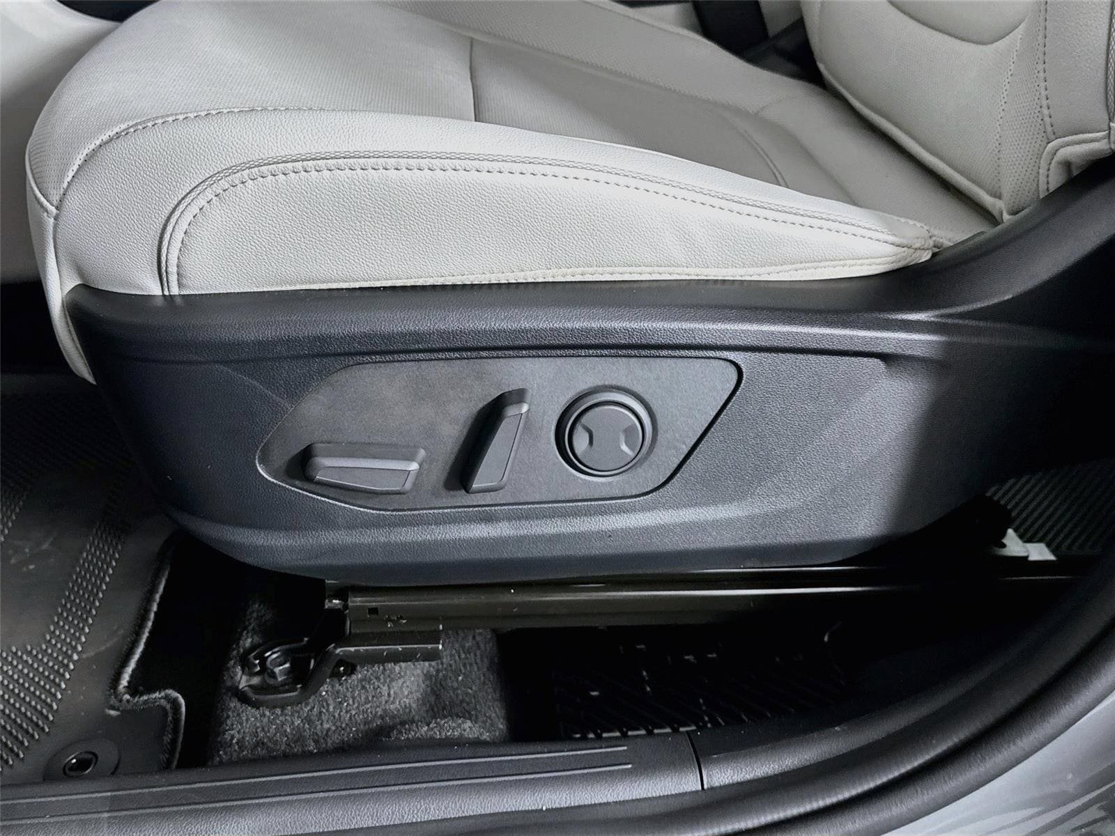 New 2026 Hyundai Tucson Limited w/ Tow & Go Package FWD image 22