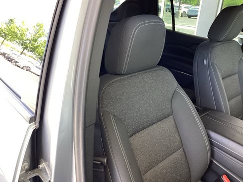 Used 2024 Chevrolet Traverse LT FWD image 18
