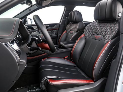 Used 2023 Bentley Bentayga Speed image 17