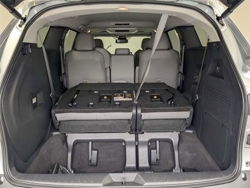 Used 2025 Toyota Sienna XLE w/ XLE Plus Package FWD image 7