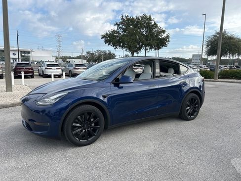 Used 2022 Tesla Model Y Long Range image 17