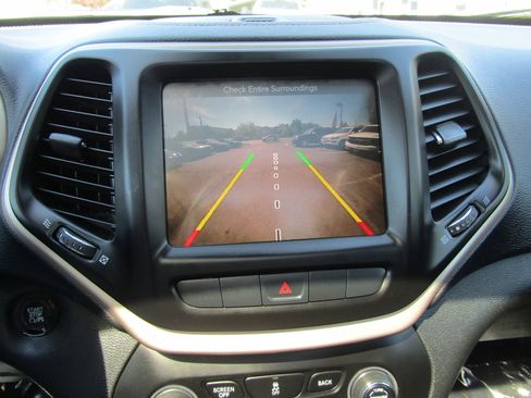 Used 2015 Jeep Cherokee Limited AWD/4WD image 30