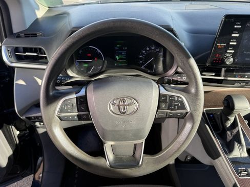 Used 2021 Toyota Sienna LE image 19