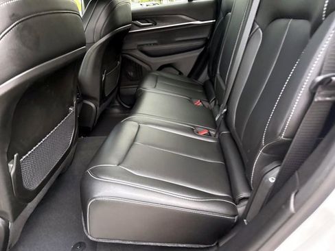 Used 2024 Jeep Grand Cherokee Limited AWD/4WD image 14