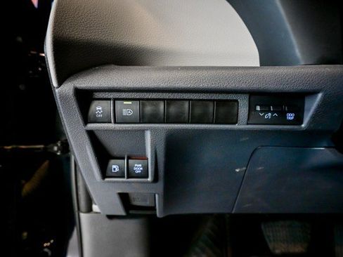 Used 2023 Toyota Sienna XLE image 38