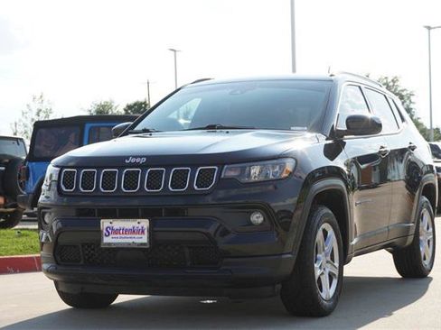 Certified 2023 Jeep Compass Latitude image 3