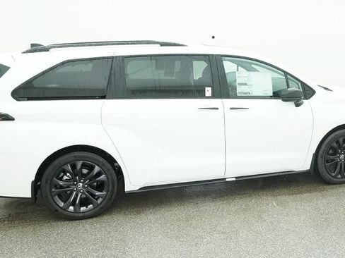 New 2026 Toyota Sienna XSE FWD image 16