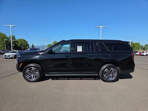 Used 2025 Chevrolet Suburban Z71 AWD/4WD image 11