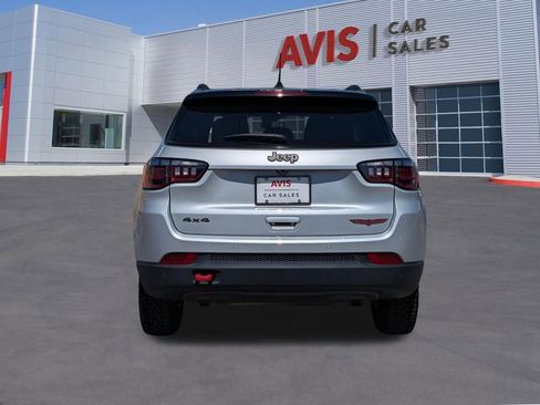 Used 2025 Jeep Compass Trailhawk image 7