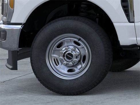 New 2026 Ford F250 XL w/ XL Chrome Package image 19