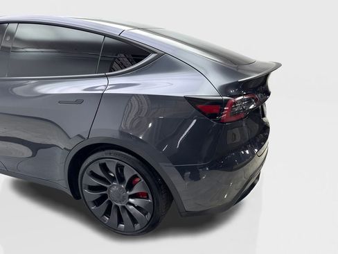Used 2024 Tesla Model Y Performance AWD/4WD image 17
