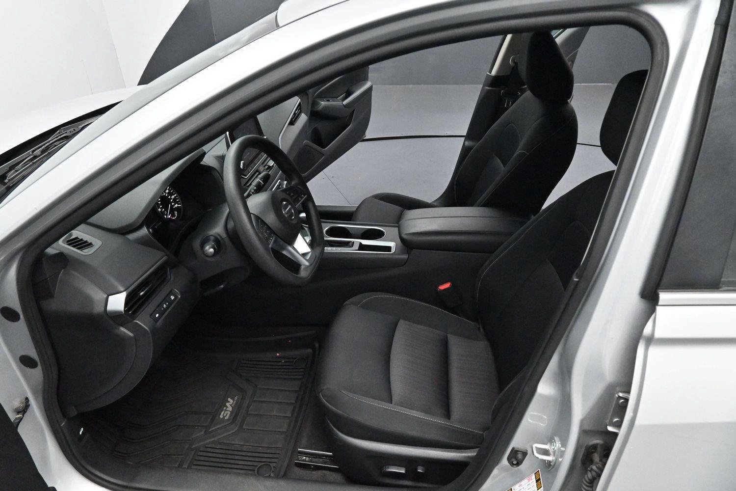 Used 2022 Nissan Altima 2.5 SV FWD image 11
