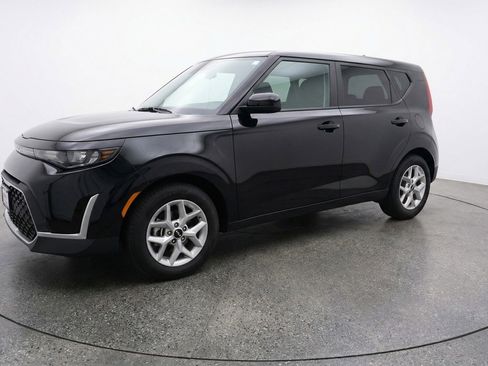 Used 2025 Kia Soul LX w/ LX Technology Package image 3