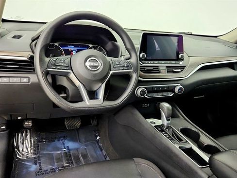 Used 2025 Nissan Altima 2.5 SV FWD image 12