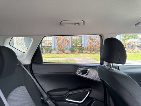 Used 2025 Kia Soul LX w/ LX Technology Package FWD image 14
