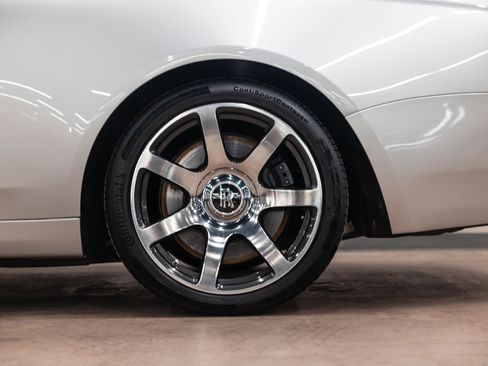 Used 2015 Rolls-Royce Wraith image 18