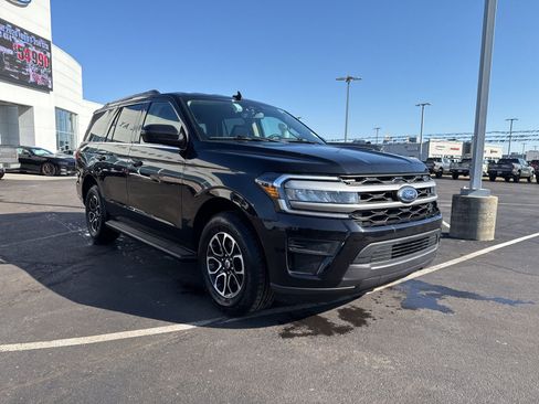 Used 2024 Ford Expedition XLT image 3