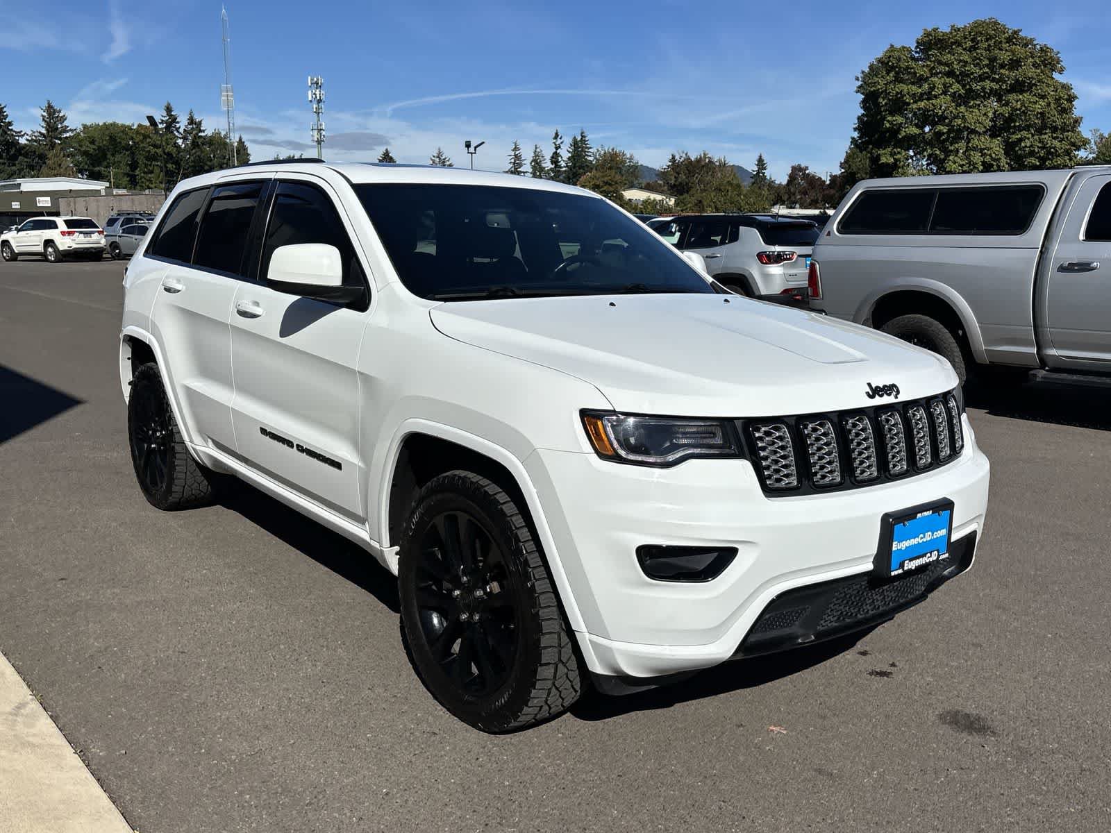 Used 2022 Jeep Grand Cherokee Laredo X AWD/4WD image 5