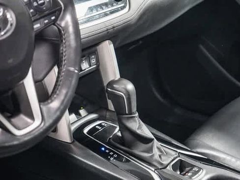 Certified 2024 Toyota Corolla Cross XLE image 23