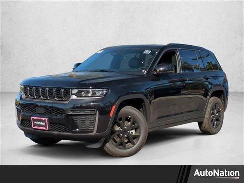 New 2026 Jeep Grand Cherokee Altitude image 1