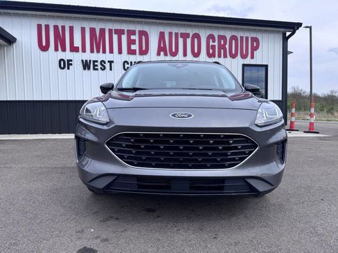 Used 2022 Ford Escape SE w/ SE Sport Appearance Package image 2